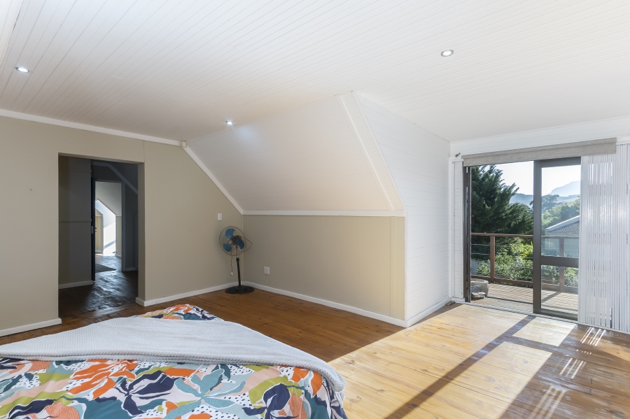 4 Bedroom Property for Sale in Sir Lowrys Pass Village Western Cape
